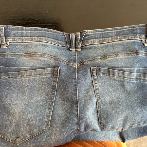 Democracy Women's Ab Solution Blue Jeans - Picture 8 of 8